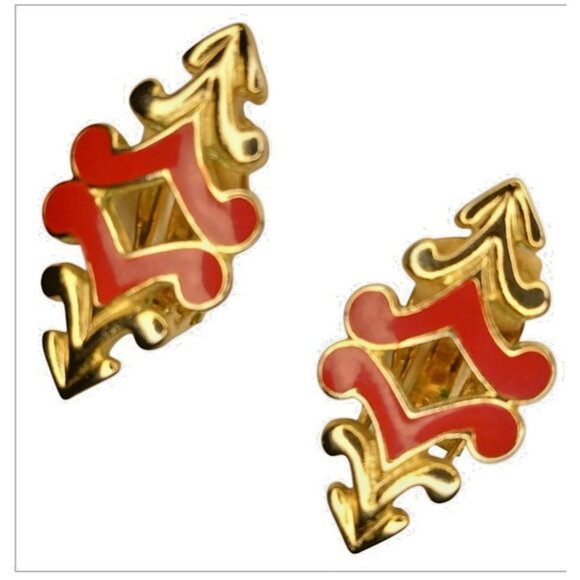 CLASSIC Vintage 1980's Red Vector Clip On Earrings Arrow Hearts Gold Tone Enamel - Picture 2 of 5